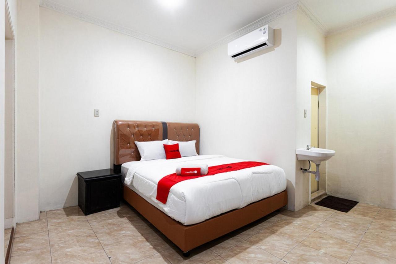 Reddoorz Near Yuki Simpang Raya Mall Medan 2 Extérieur photo